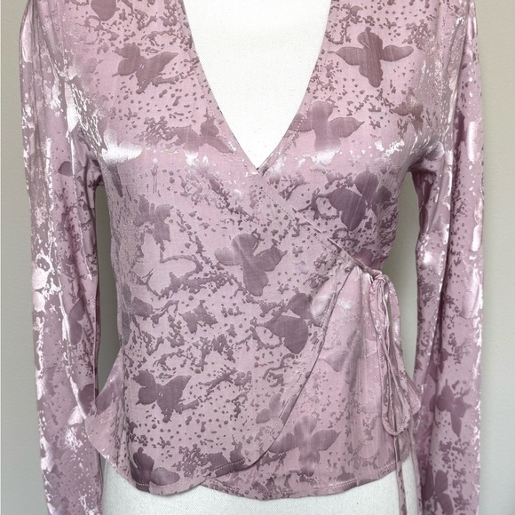 NWT ROLLA'S Rodeo Jacquard Butterfly Print Wrap Blouse Women Mauve Size Small - Picture 2 of 8